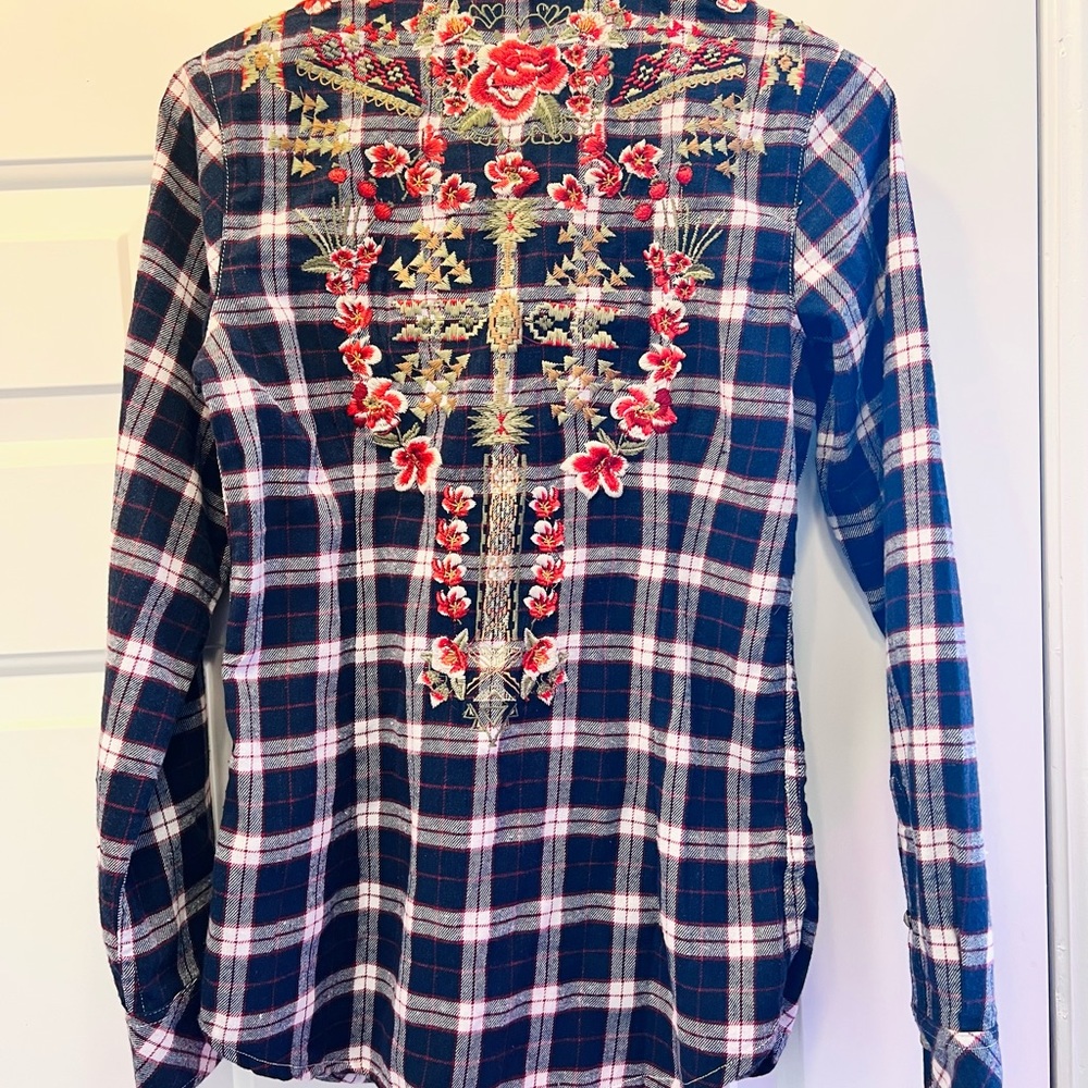 Grace Embroidered Button Fitted Top